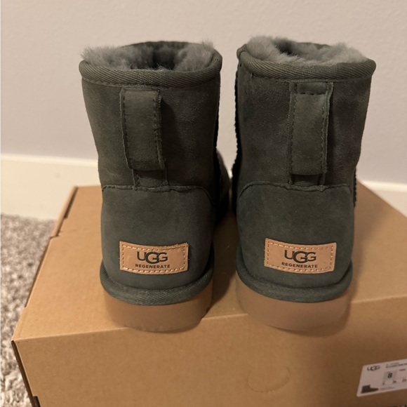 NIB Ugg Classic Mini Regenerate - Picture 2 of 6